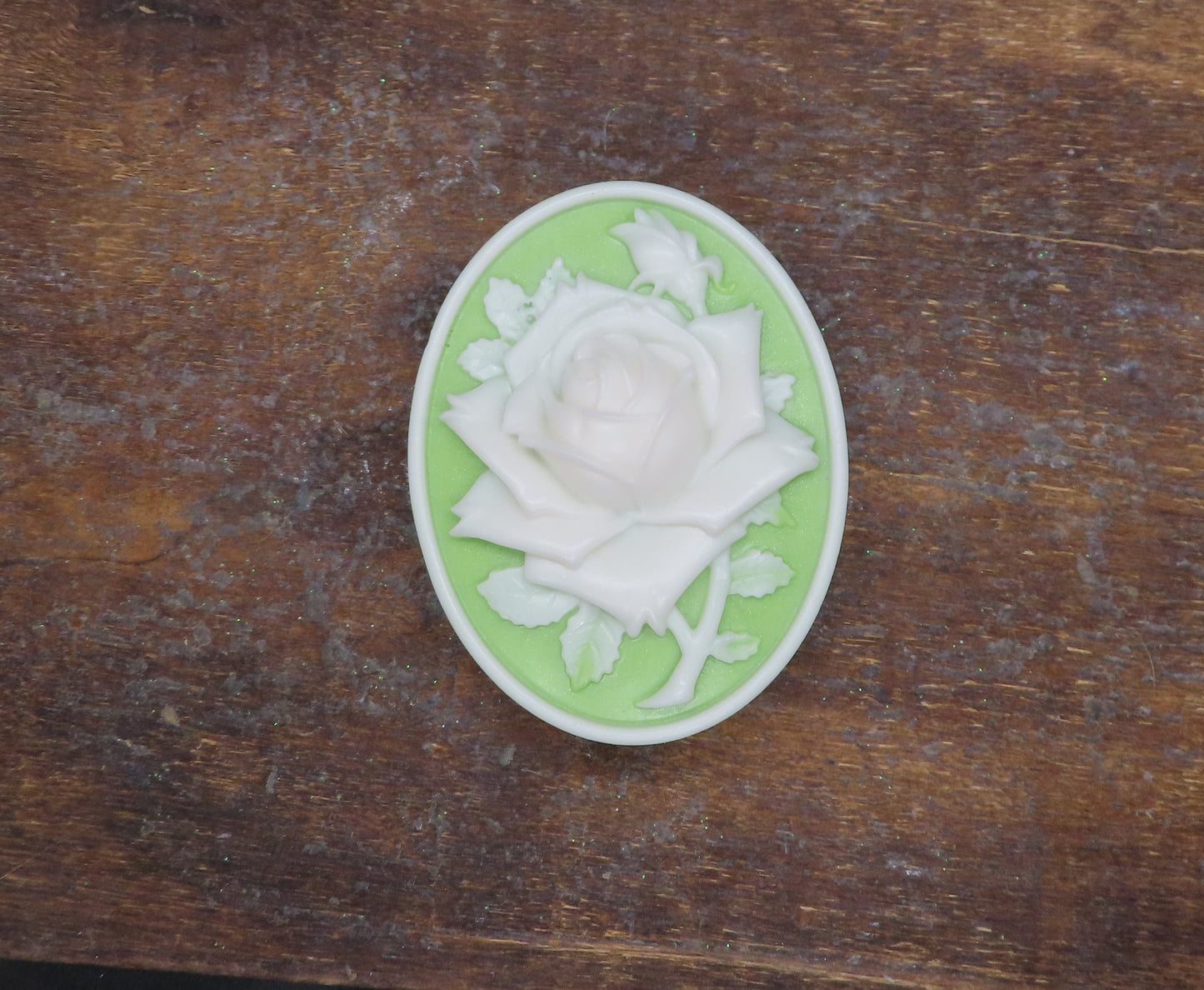 white on green cameo rose bath bar